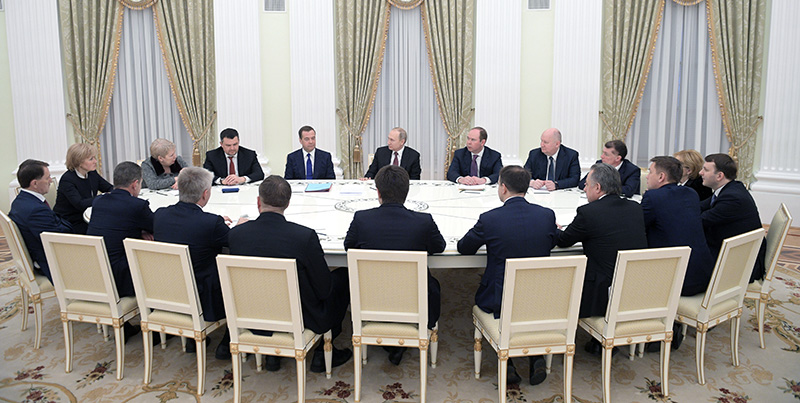 Владимир Путин проводит встречу с ушедшими в отставку членами правительства