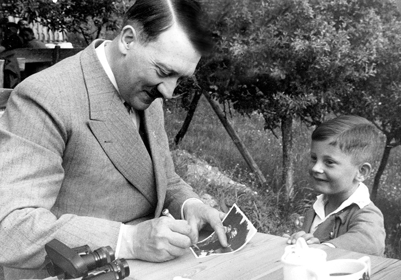 Адольф Гитлер. Фотограф - Генрих Гофман