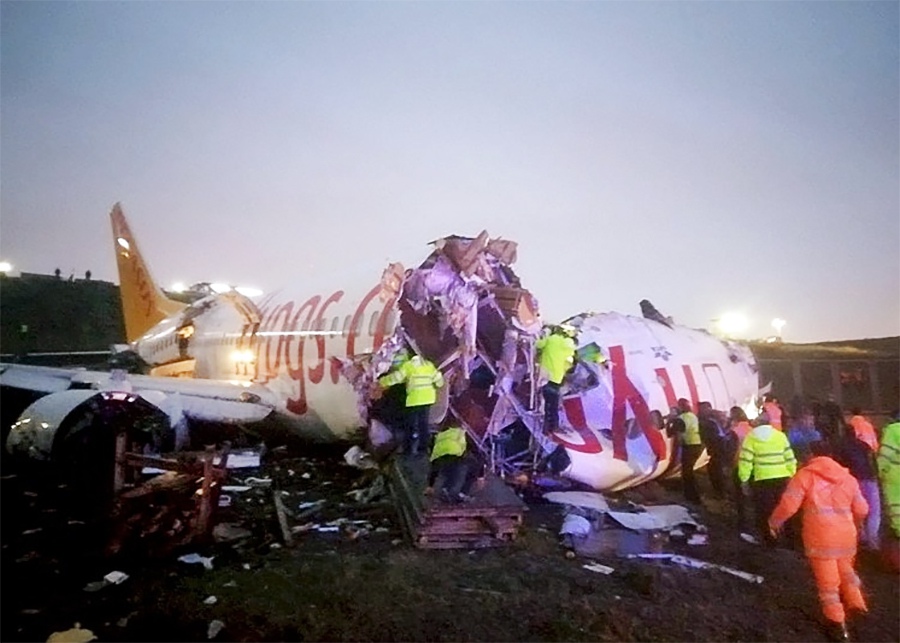 Последствия жесткой посадки самолёта авиакомпании Pegasus Airlines