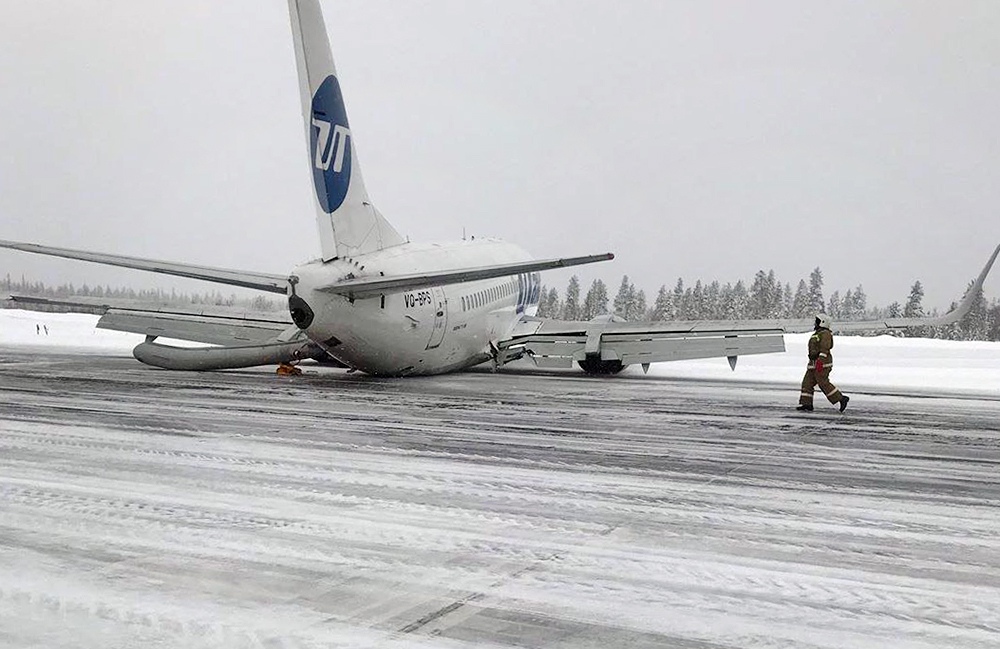 Последствие жесткой посадки самолета авиакомпании UTair