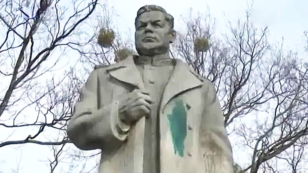 Памятник советскому генералу Николаю Ватутину