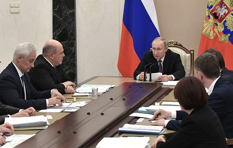 Владимир Путин проводит совещание по экономическим вопросам