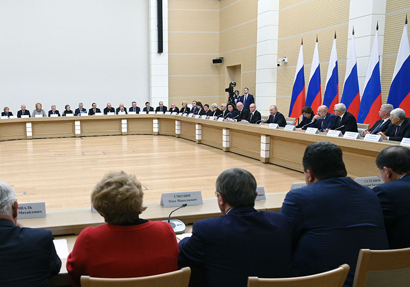 Владимир Путин проводит встречу с рабочей группой по подготовке предложений о внесении поправок в Конституцию