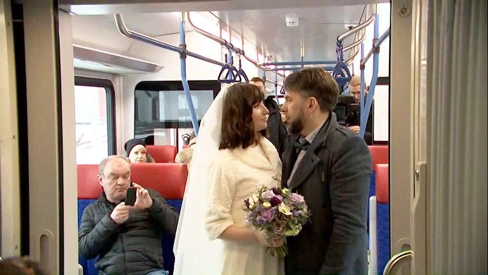 Свадьба в поезде МЦД
