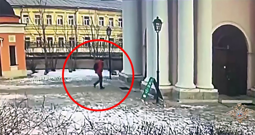 Видео нападения в москве. Нападение на Церковь в России. Слон напал на людей возле храма. Нападение на храм с оружием.