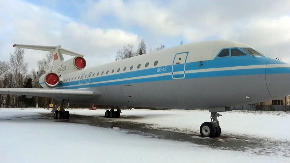 Самолёт Як-42
