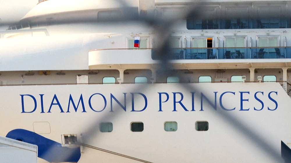 Круизный лайнер Diamond Princess