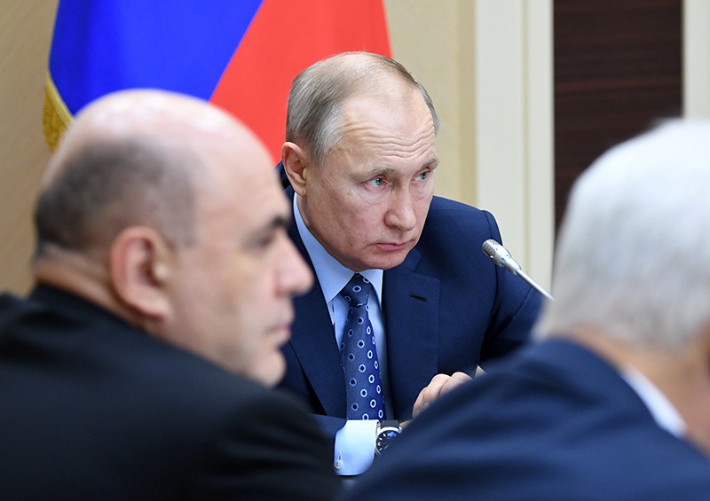 Владимир Путин на заседании правительства