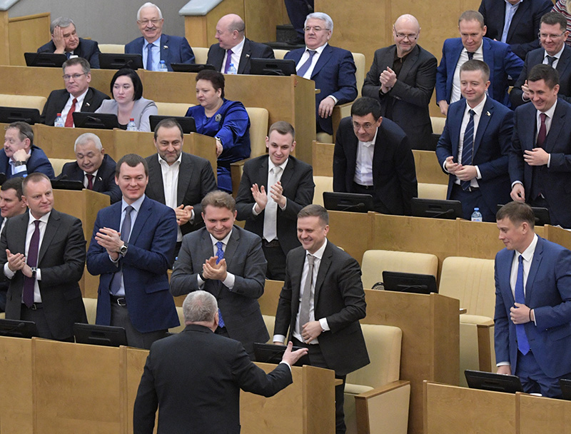 Депутаты на пленарном заседании Госдумы