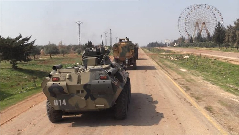 Российско-турецкое патрулирование участка трассы М4 в Сирии