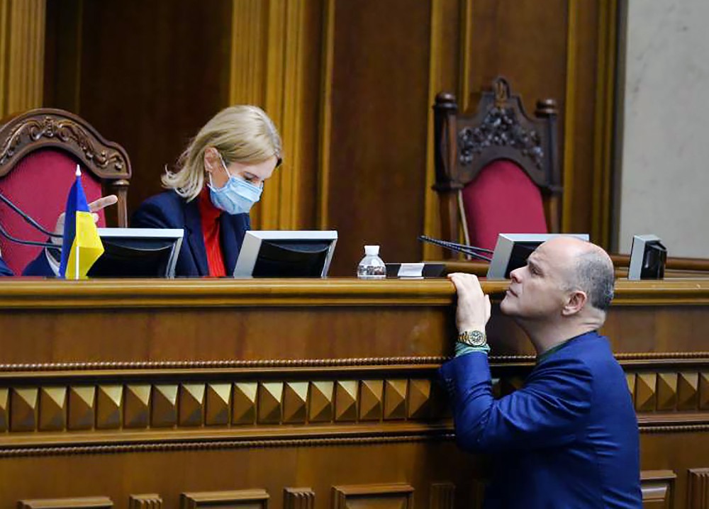 Депутаты Верховной Рады Украины в медицинских масках