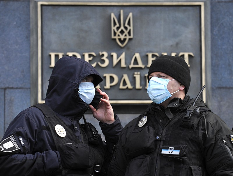 Меры безопасности против распространения коронавируса на Украине