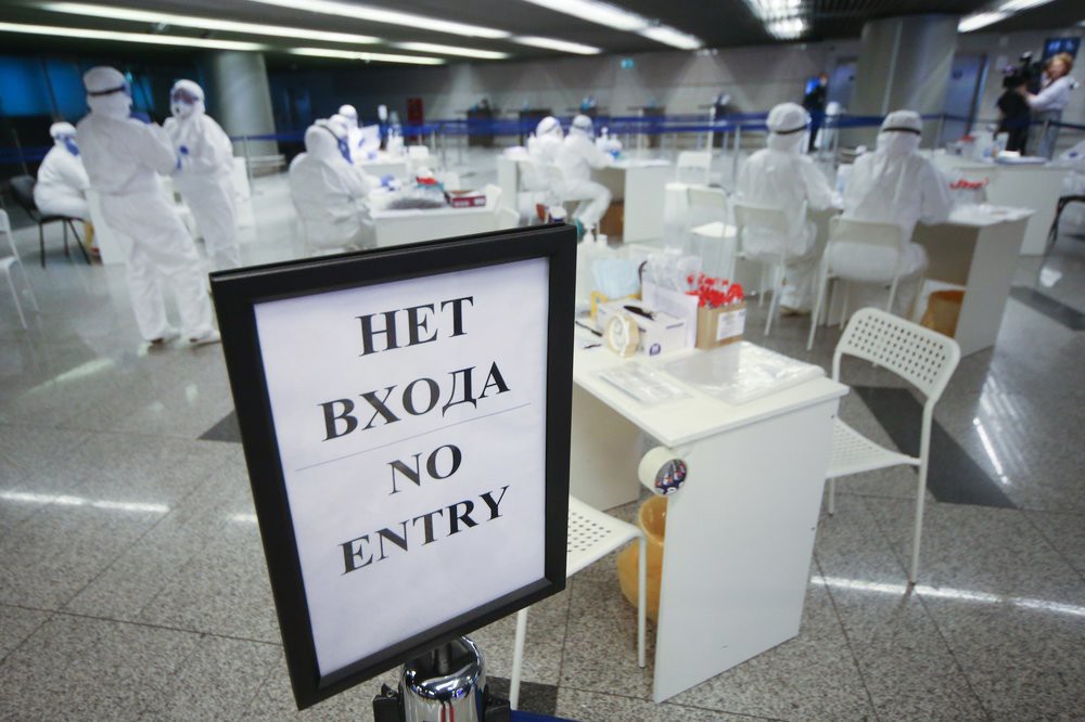 Меры безопасности против распространения коронавируса в аэропорту