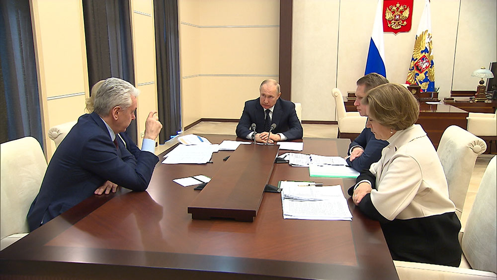 Владимир Путин проводит совещание по ситуации с коронавирусной инфекцией
