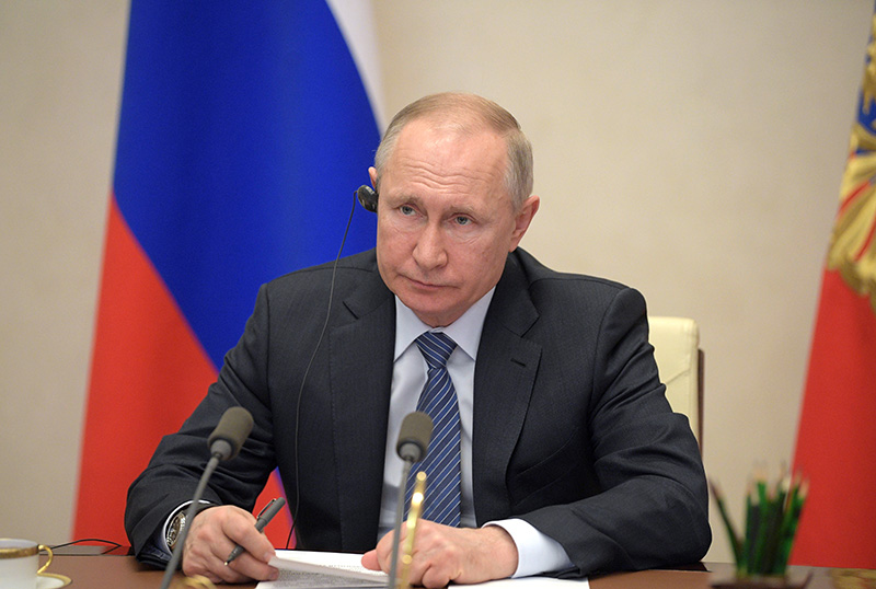 Владимир Путин во время участия в саммите лидеров G20 по коронавирусу в режиме видеоконференции