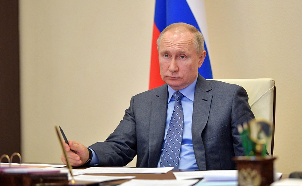 Владимир Путин проводит онлайн совещание