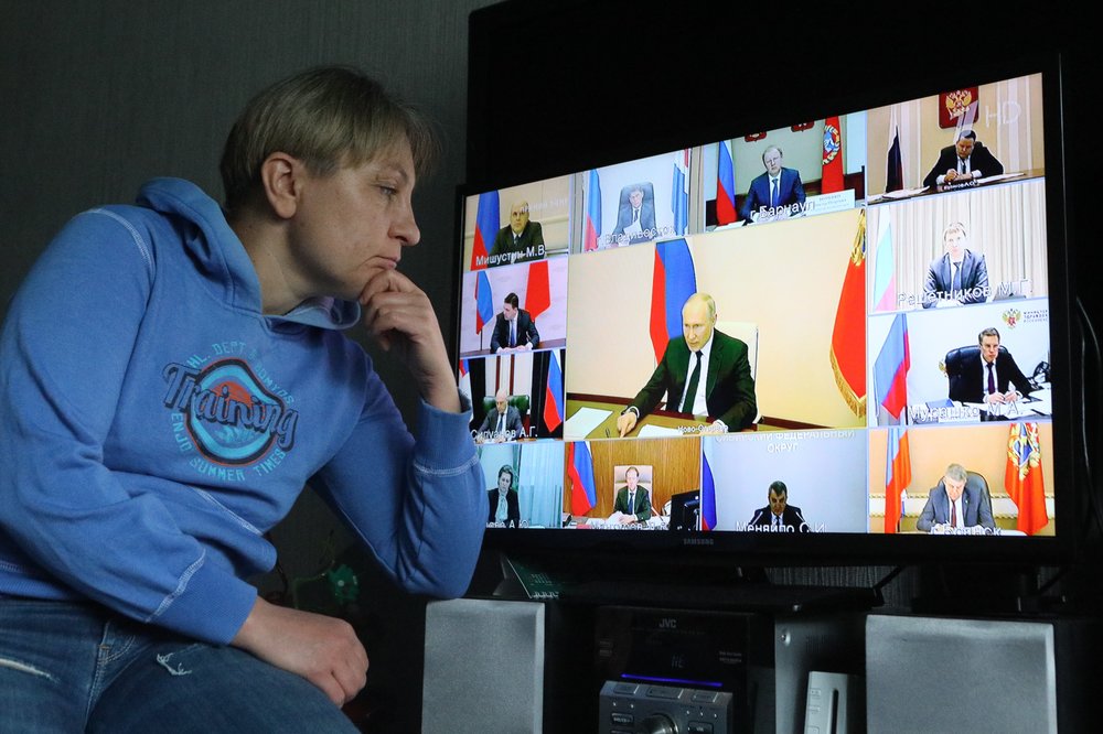 Трансляция видеоконференции Владимира Путина с главами регионов и министрами