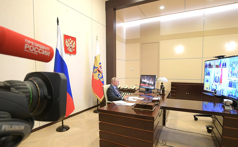 Владимир Путин во время видеосвязи
