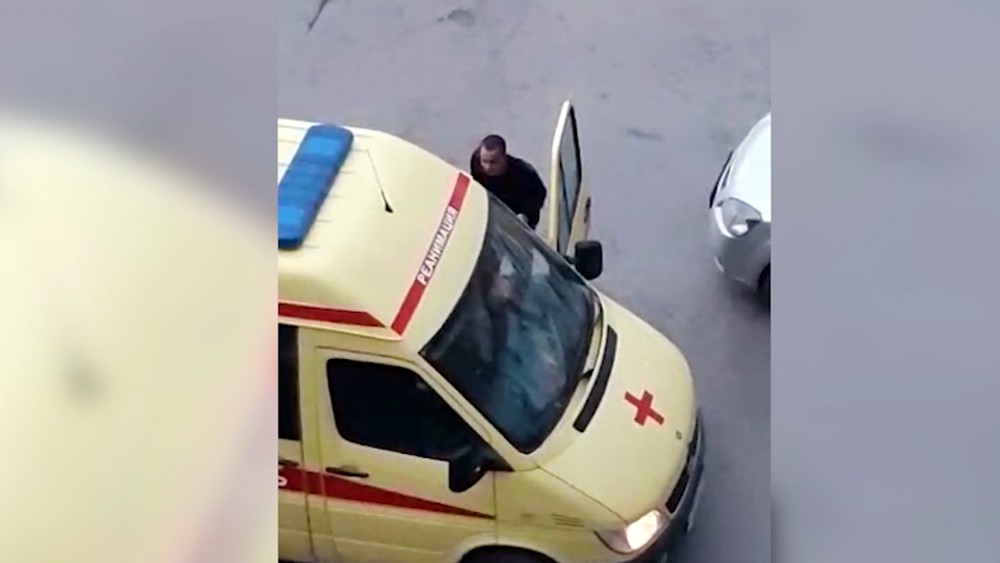 Мужчина напал на водителя скорой помощи