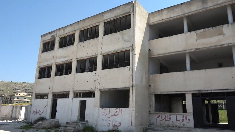 Полуразрушенная боевиками школа в Сирии