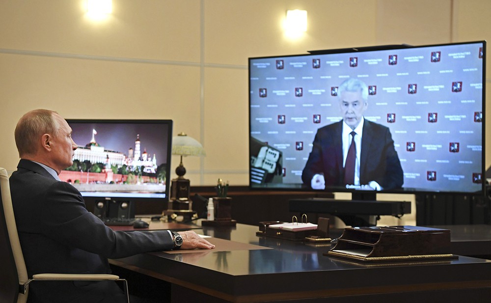 Владимир Путин и Сергей Собянин в режиме видеоконференции