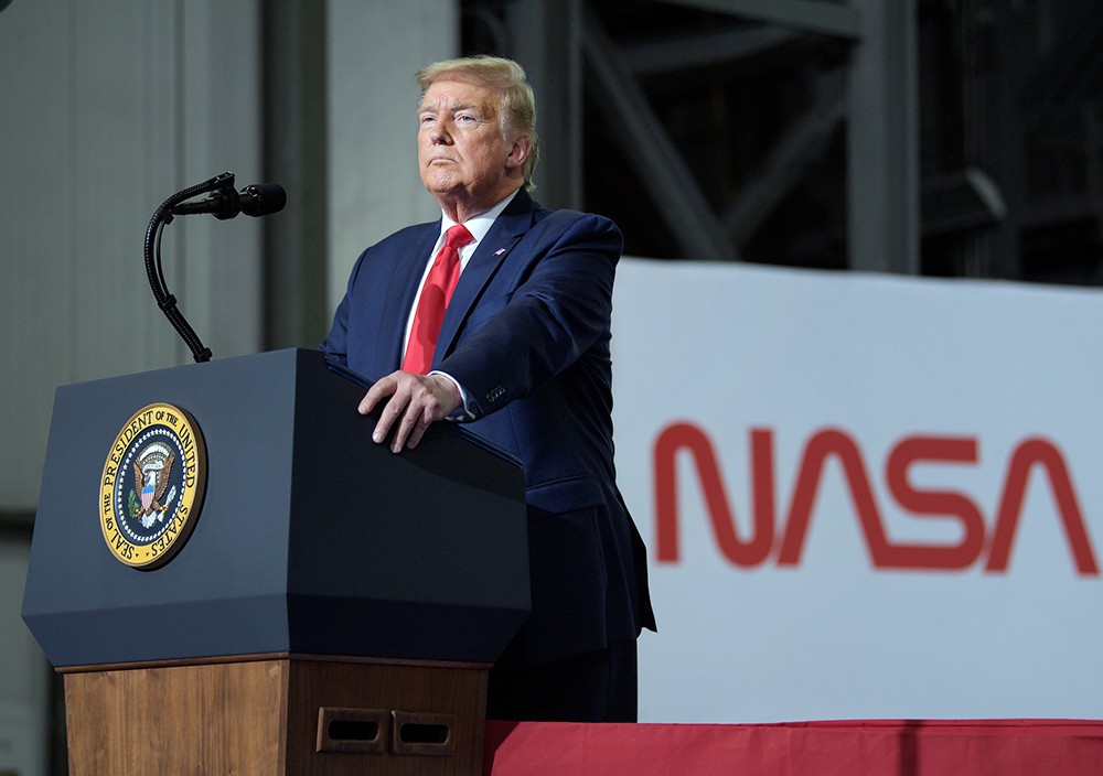 Дональд Трамп выступает в NASA 