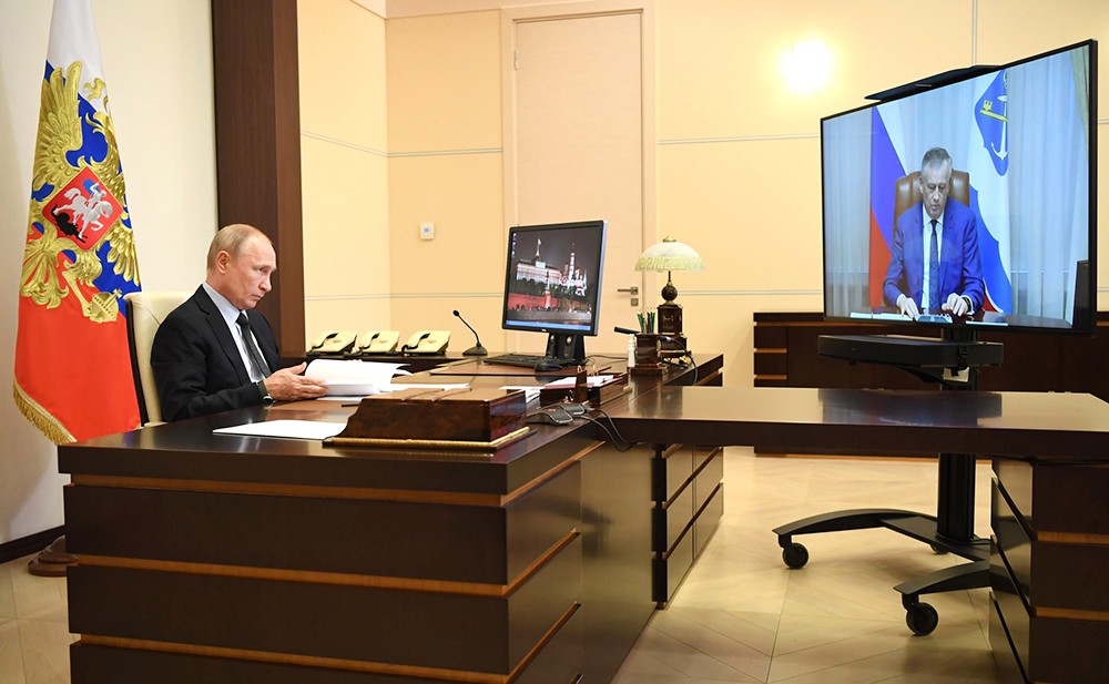 Владимир Путин и Александр Дрозденко на видеосвязи