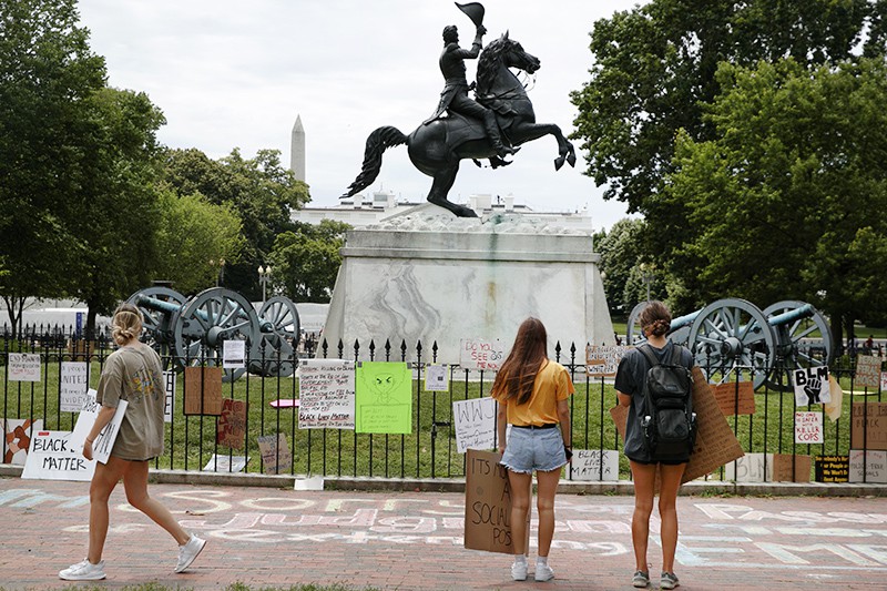 Статуя президента Джексона, напротив Белого дома