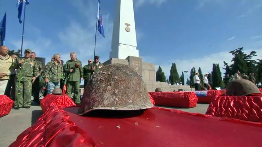 Церемония перезахоронения останков советских воинов в Крыму