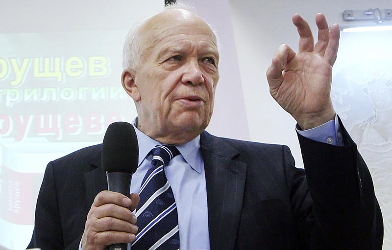 Вдова отвергла версию полиции о смерти Сергея Хрущева от ранения в голову - РБК