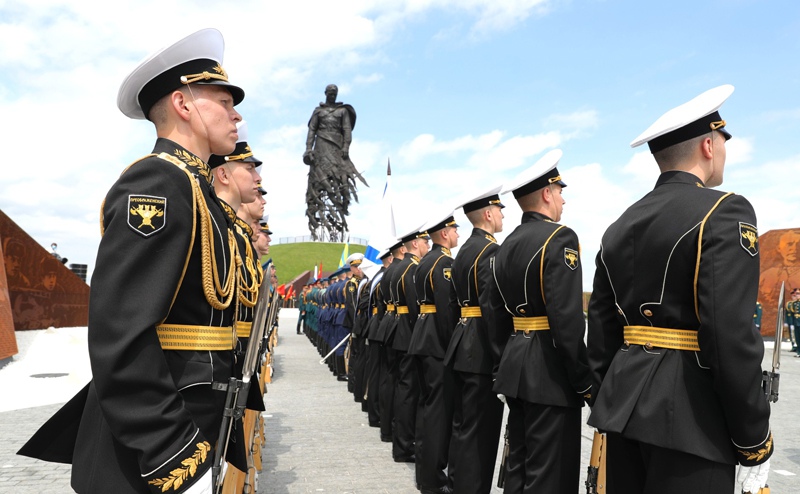 На церемонии открытия Ржевского мемориала Советскому солдату