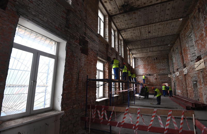 Рабочие во время реконструкции корпуса No28 больницы им. С. П. Боткина в Москве