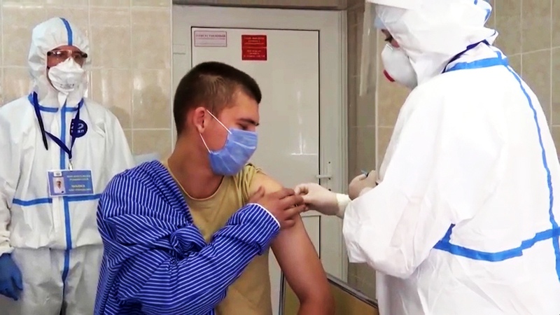 Вакцинация добровольцев против коронавируса SARS-CoV-2