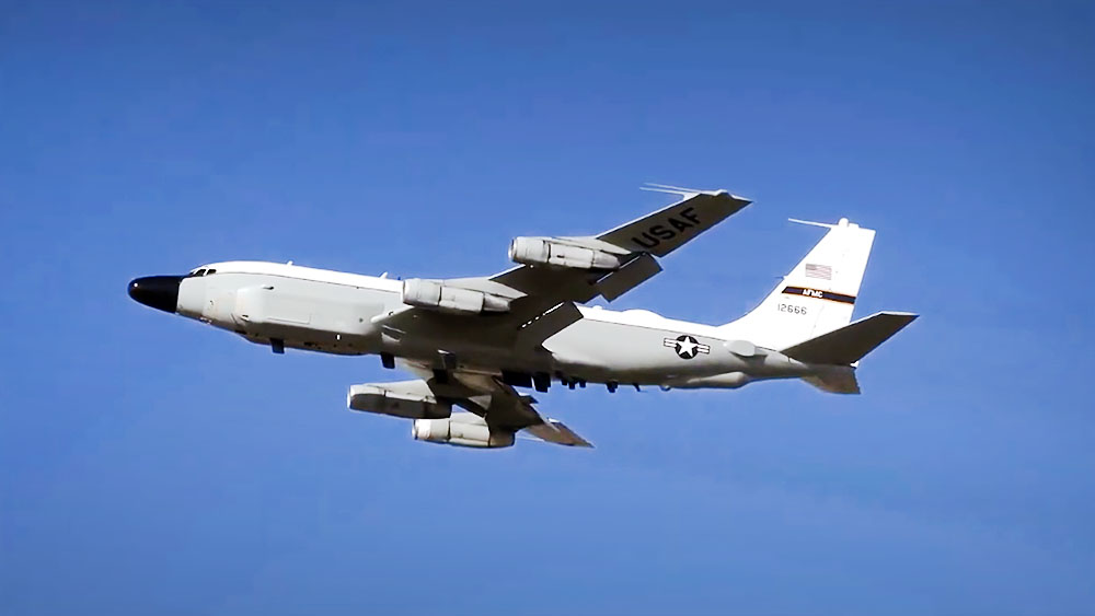 Самолет-разведчик Boeing RC-135чик