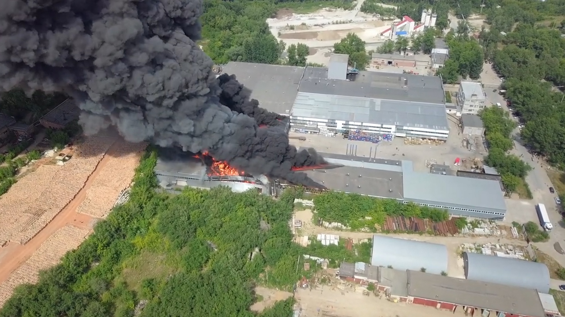 Пожар на складе в Самаре