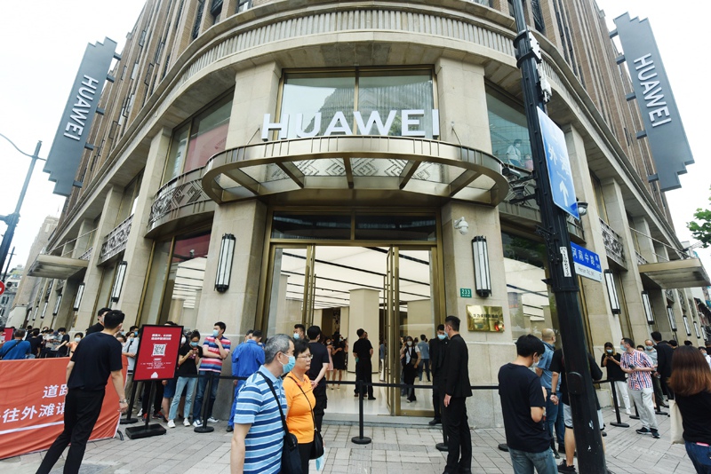 Лондон запретил Huawei работать над сетями 5G 