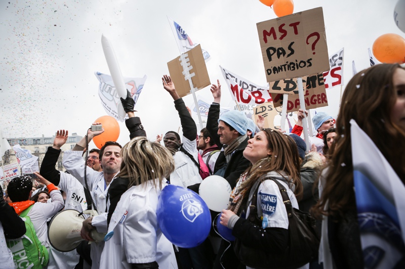 Протесты медиков в Париже
