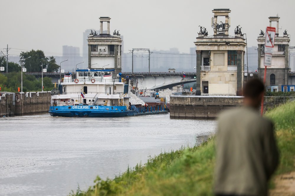 Запуск движения судов на Канале имени Москвы после повторного ремонта аварийного участка