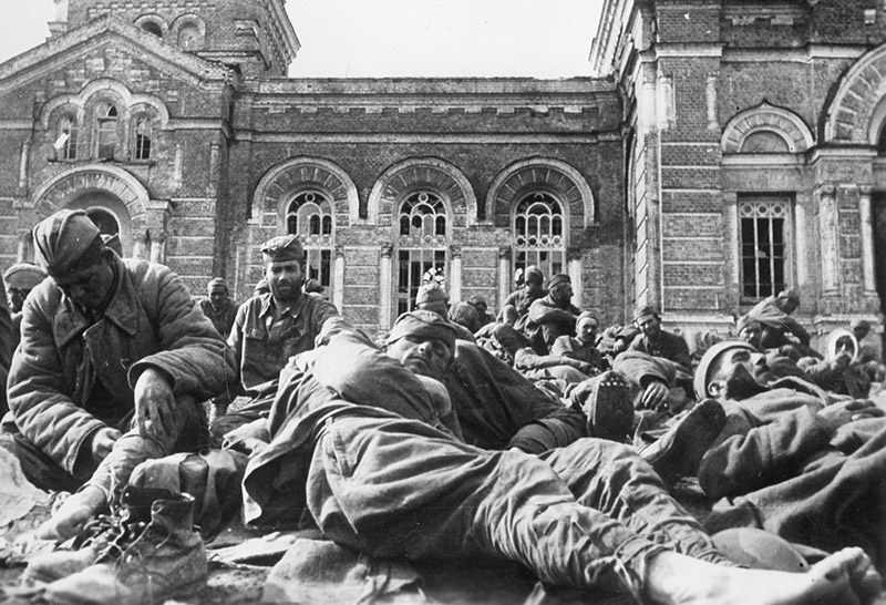 Военнопленные. Сталинград, 1942 год