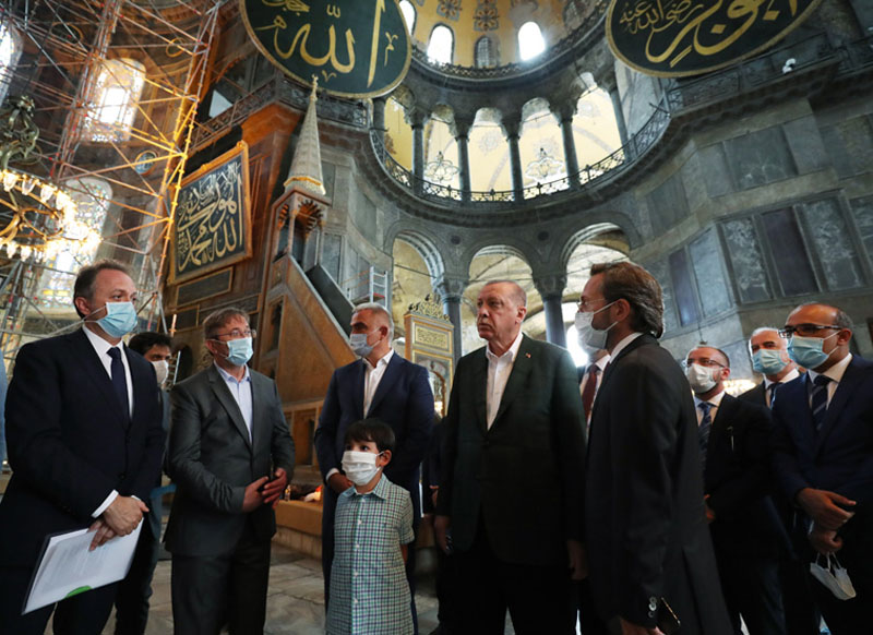 Президент Турции Реджеп Тайип Эрдоган во время посещения собора Святой Софии