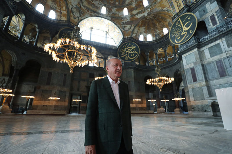 Президент Турции Реджеп Тайип Эрдоган во время посещения собора Святой Софии