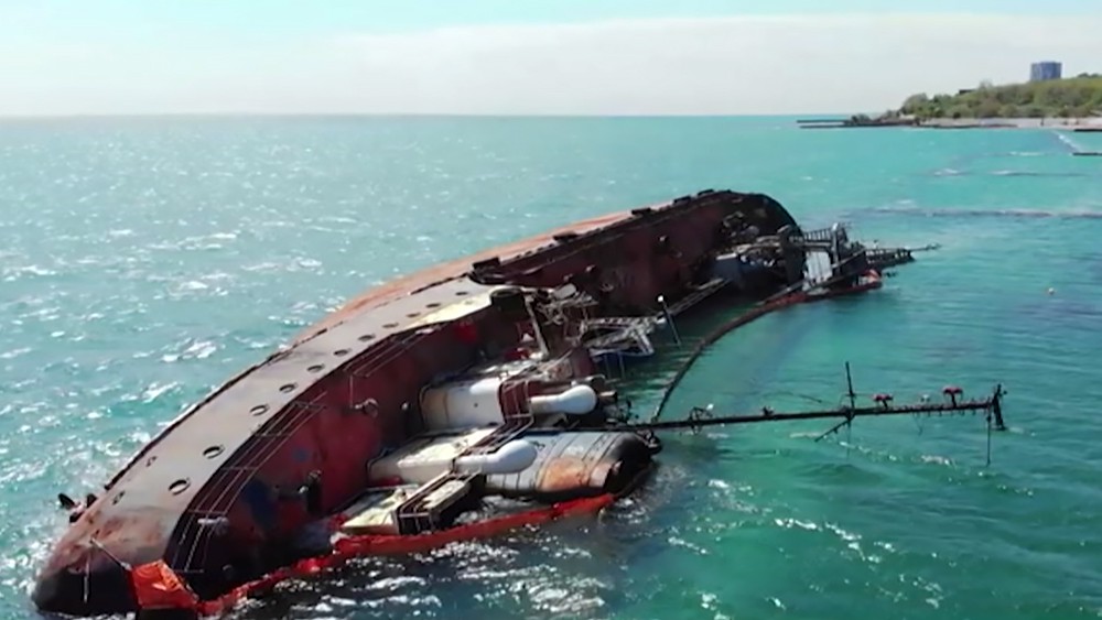 Затонувший в Одессе танкер "Делфи"