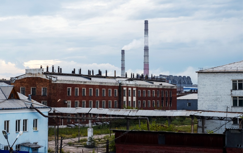 Территория предприятия химической промышленности в городе Усолье-Сибирское