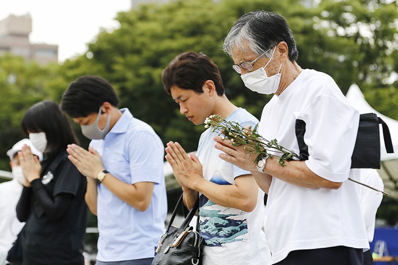 Жители Японии вспоминают жертв атомной бомбардировки Хиросимы