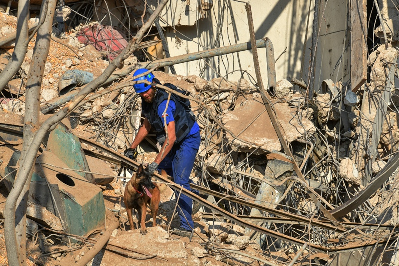 Работа спасателей в Бейруте после мощного взрыва