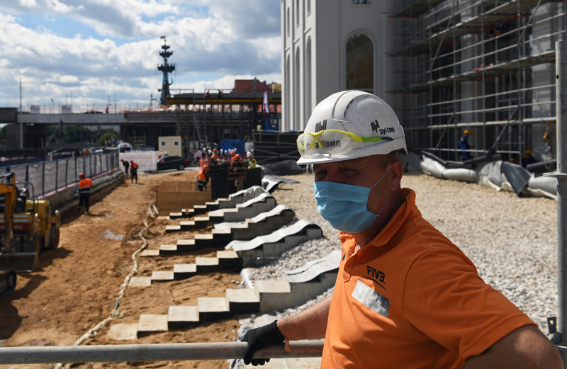Рабочие во время работ по реконструкции ГЭС-2 в Москве