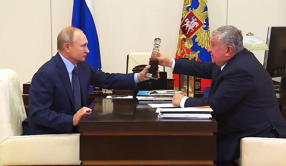 Владимир Путин и Игорь Сечин во время встречи
