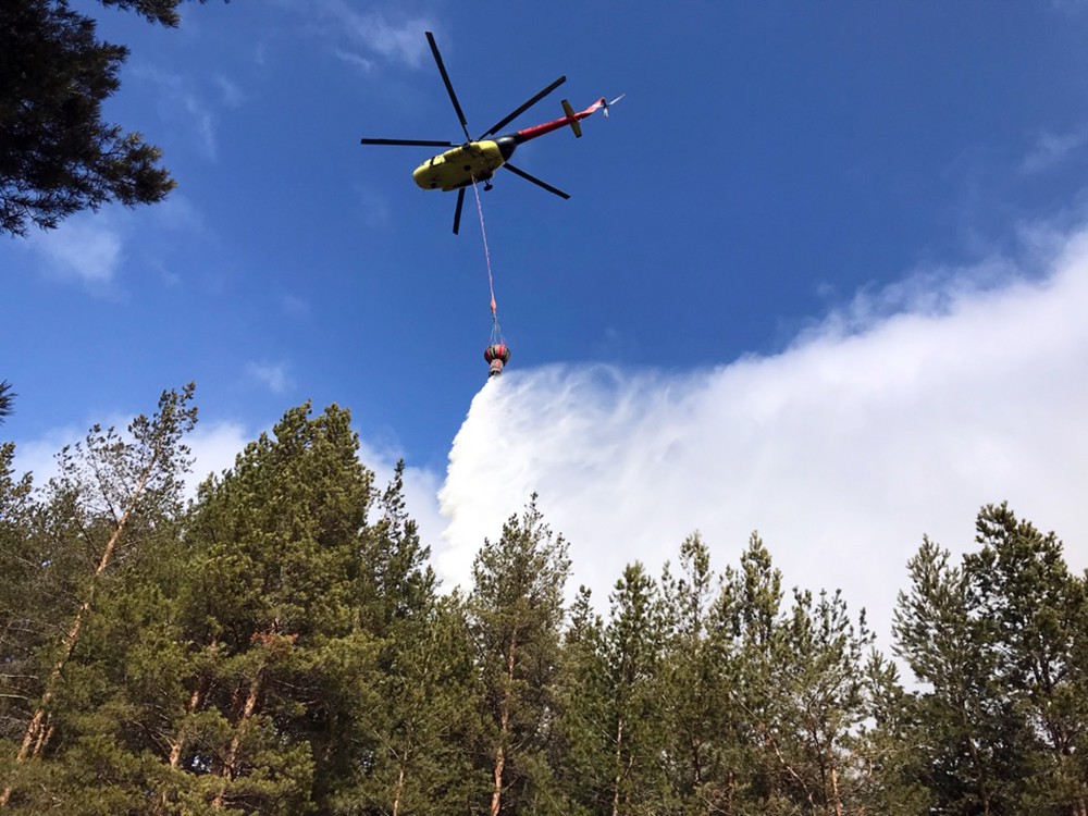 Тушение лесного пожара с помощью вертолета