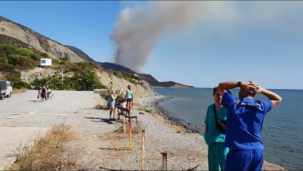 Лесные пожары на берегу Черного моря