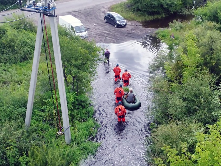Эвакуация жителей из зоны паводка